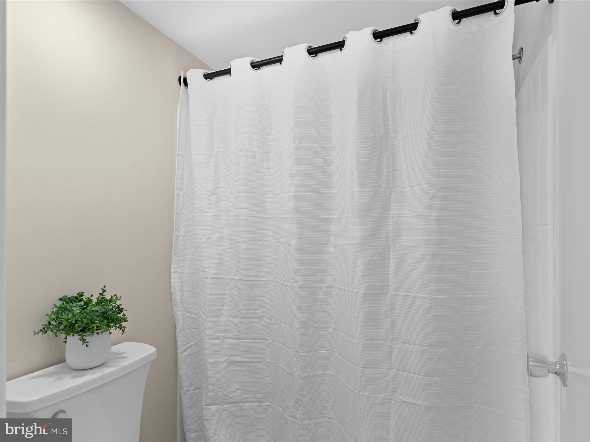 438 Ocean Parkway, Unit 4 Berlin, MD 21811 - Photo 27 of 81 Primary Ensuite