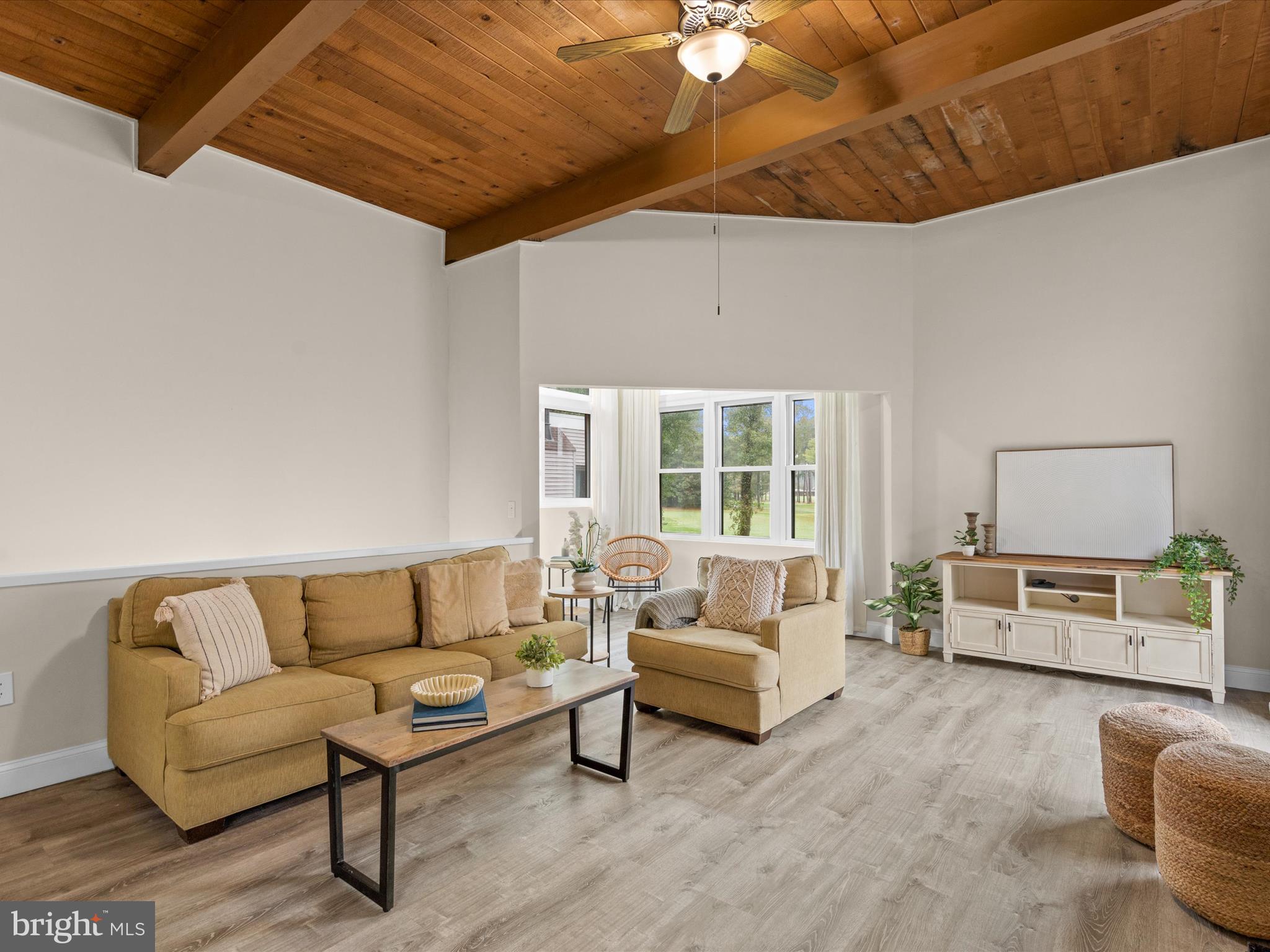 438 Ocean Parkway, Unit 4 Berlin, MD 21811 - Photo 6 of 81 a living room with furniture and a couch