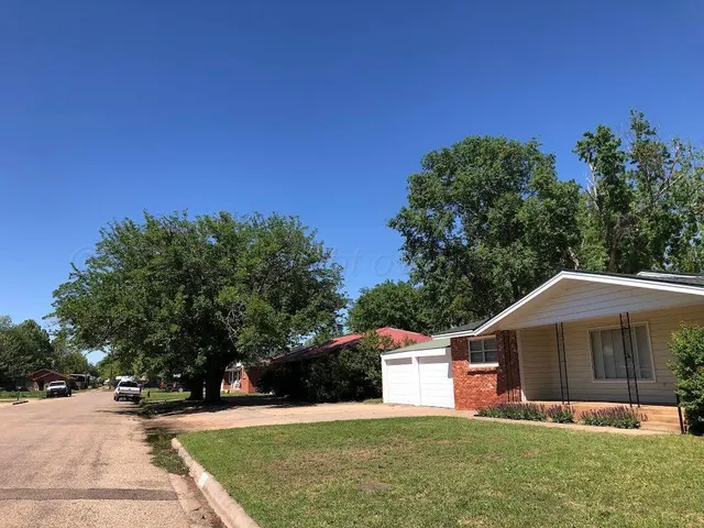 $209,900 | 1706 Ellison Street, Wellington, TX 79095