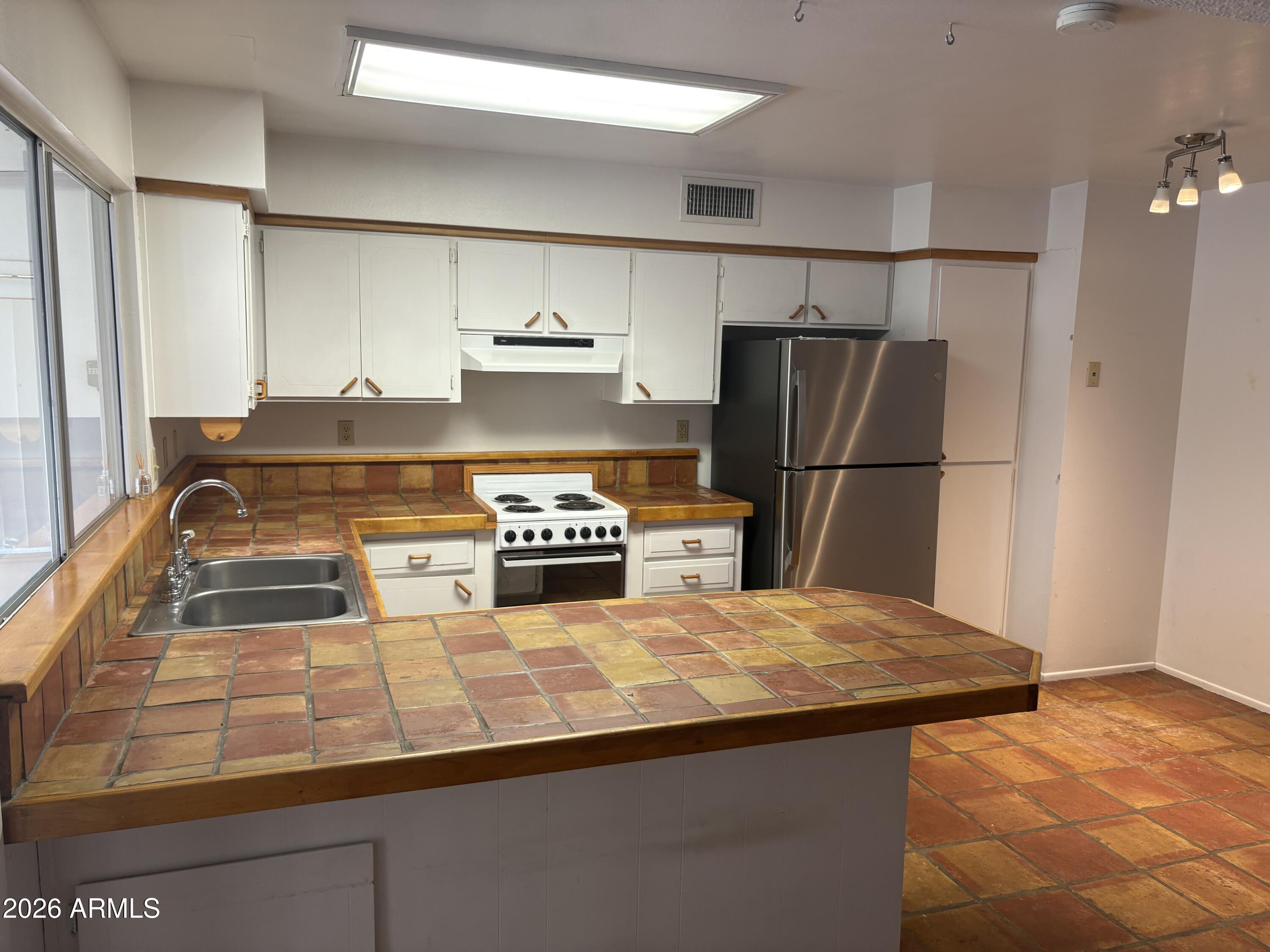 2020 East Rice Drive Tempe, AZ 85283 - Photo 2 of 17 IMG_2363