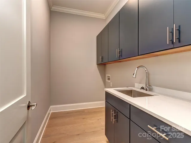 a close view of sink and tap