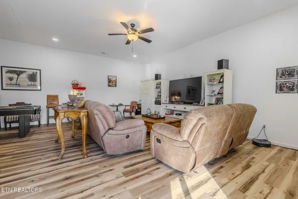 $1,249,999 | 2324 Holston View Road, New Market, TN 37820