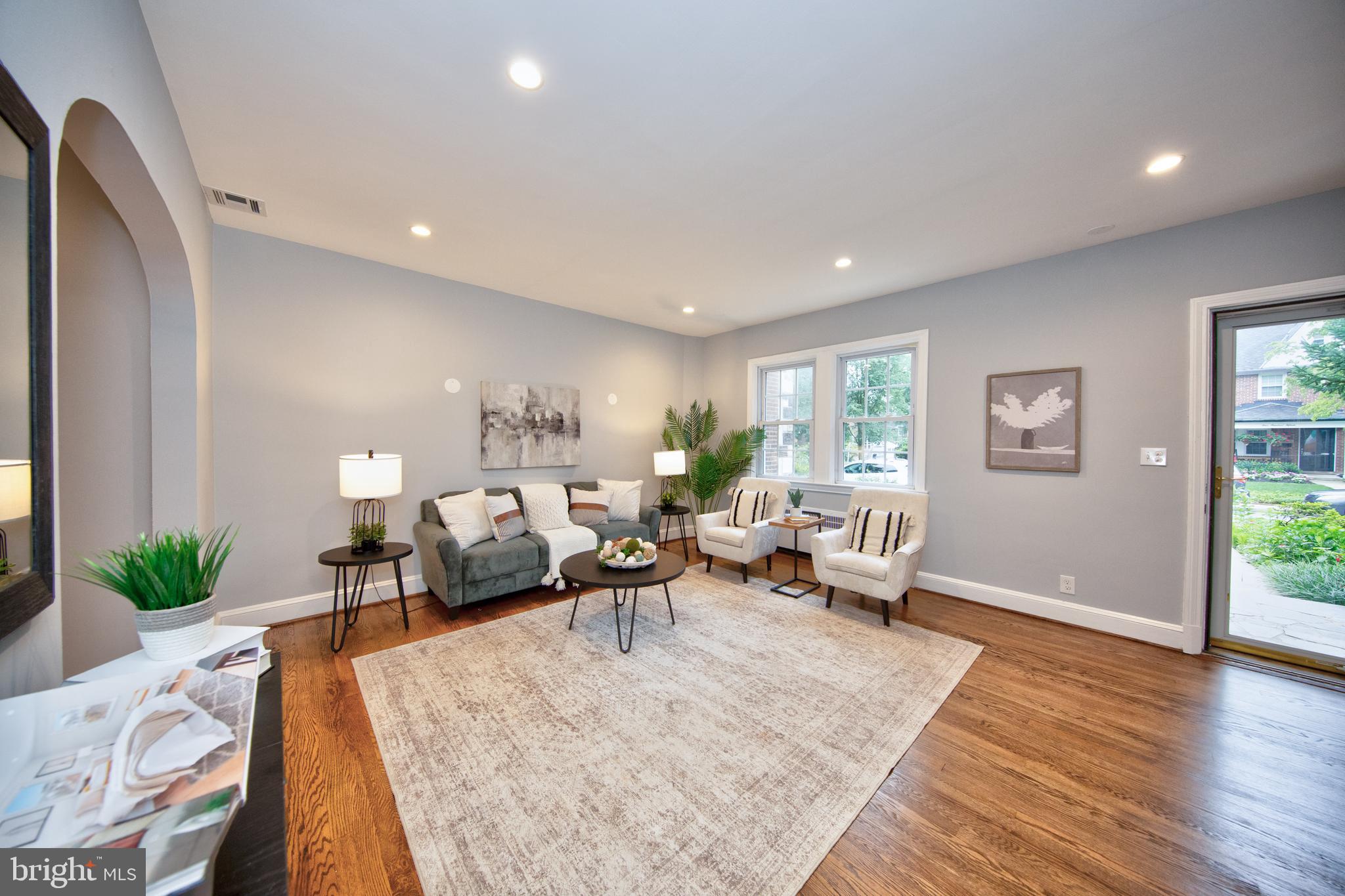 416 Dunkirk Road Baltimore, MD 21212 - Photo 3 of 33 a living room with furniture mirror and a table