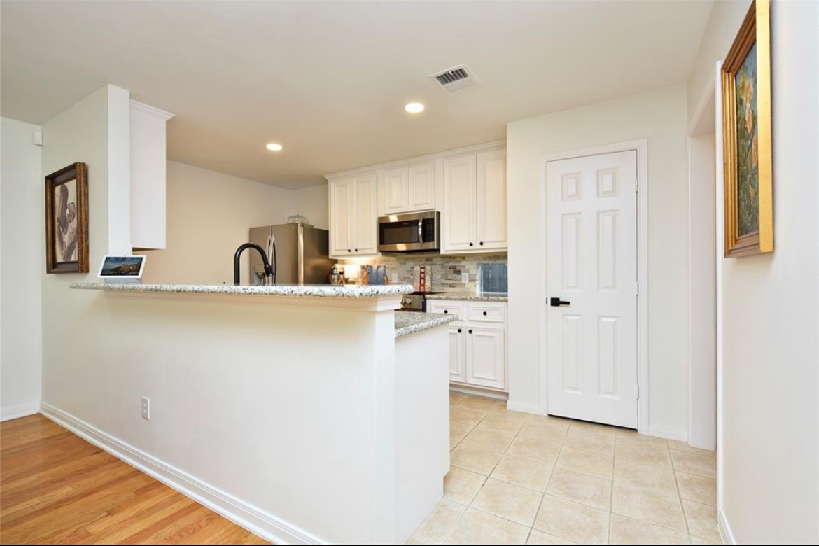 2007 Bailey Street Houston, TX 77006 - Photo 11 of 32