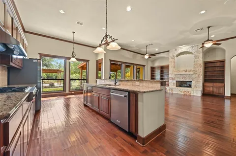 $925,000 | 351 Hawthorne Loop, Driftwood, TX 78619