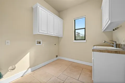 $925,000 | 351 Hawthorne Loop, Driftwood, TX 78619