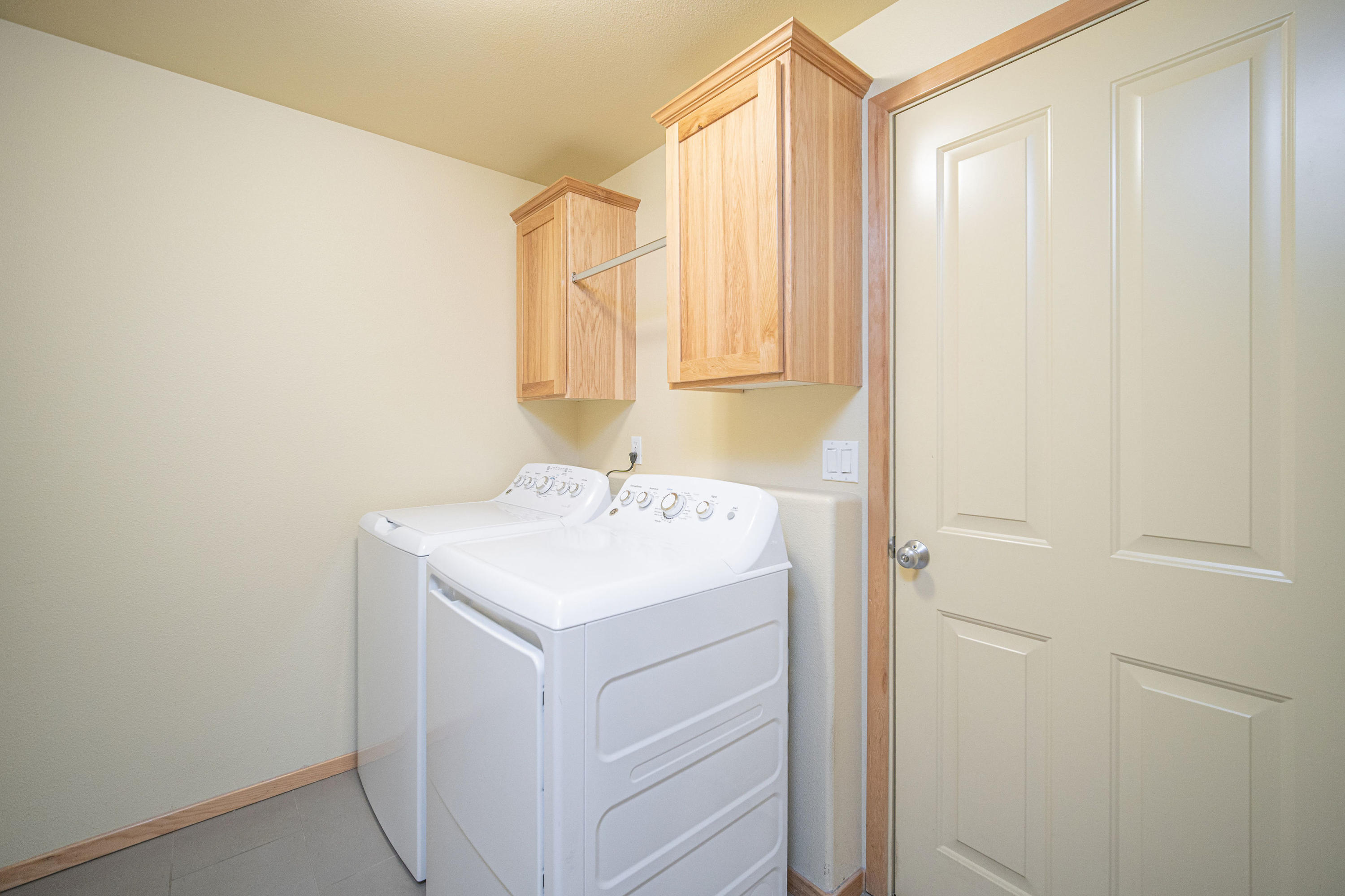 20585 Prospector Loop Bend, OR 97702 - Photo 10 of 21 Laundry room