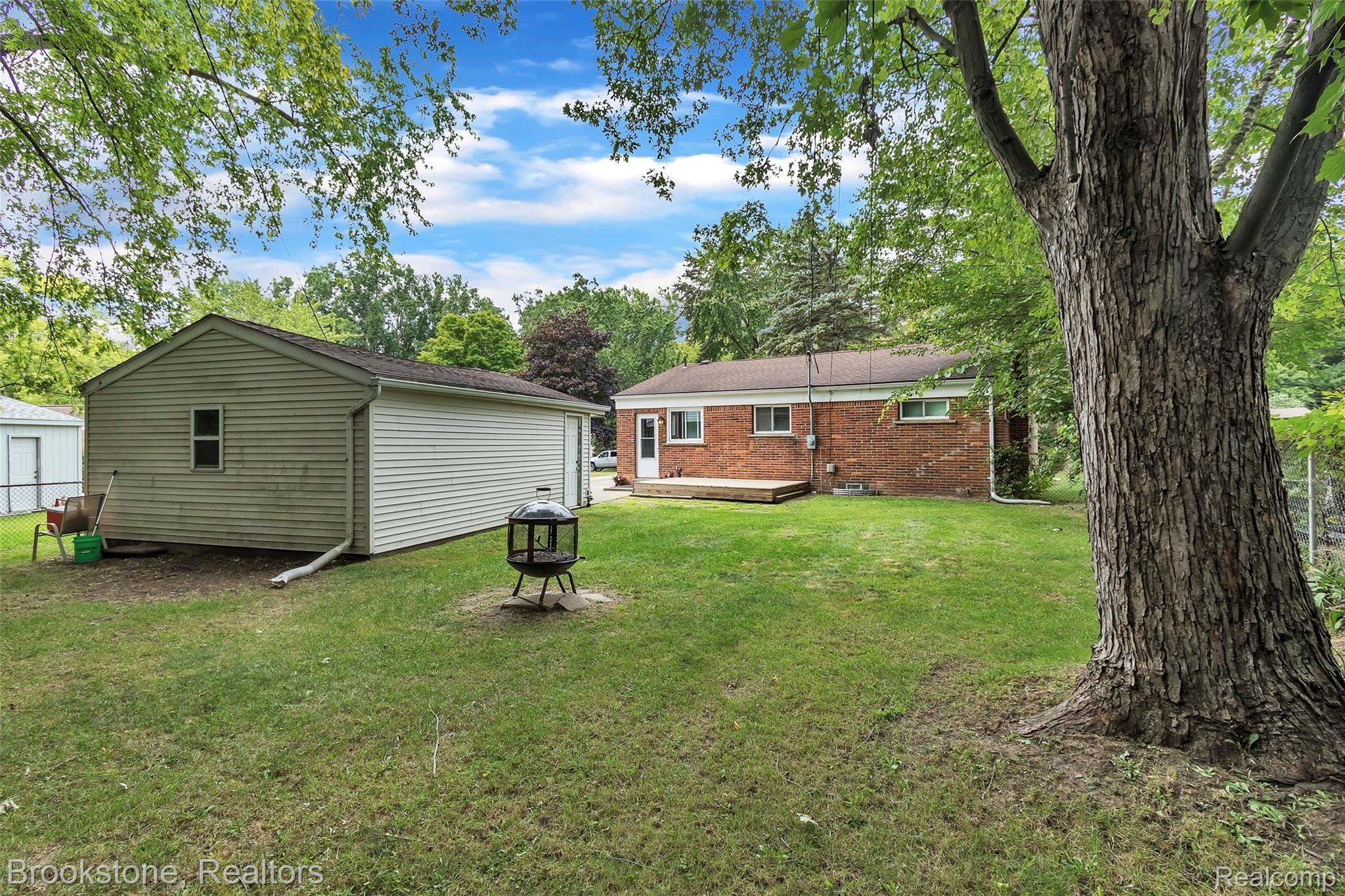 392 Winry Drive Rochester, MI 48307 - Photo 33 of 35 392-Winry-Dr-Rochester-Hills-MI-windowstill-33.jpg