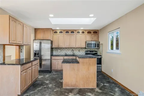 $779,988 | 4 Bay Place, Lindenhurst, NY 11757