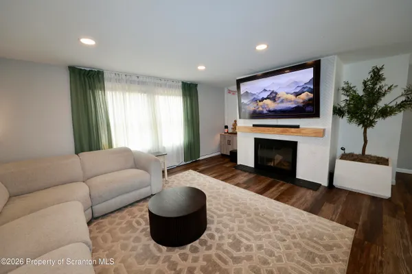 $449,999 | 212 Annette Marie Drive, Long Pond, PA 18334