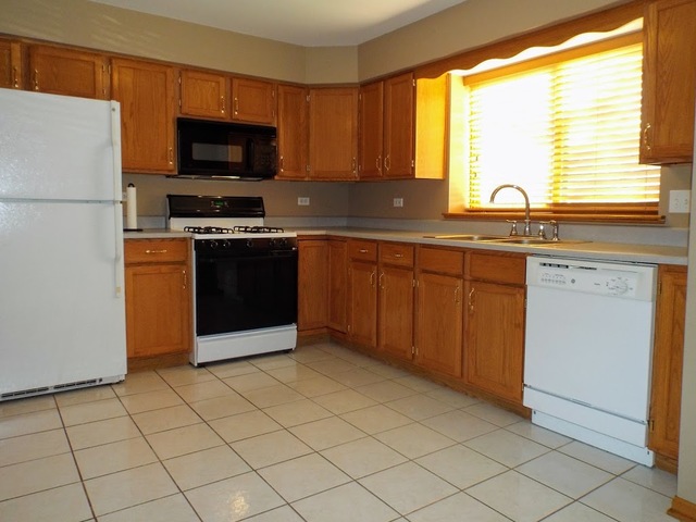 18206 Rita Road, Unit 2D Tinley Park, IL 60477 - Photo 11 of 31