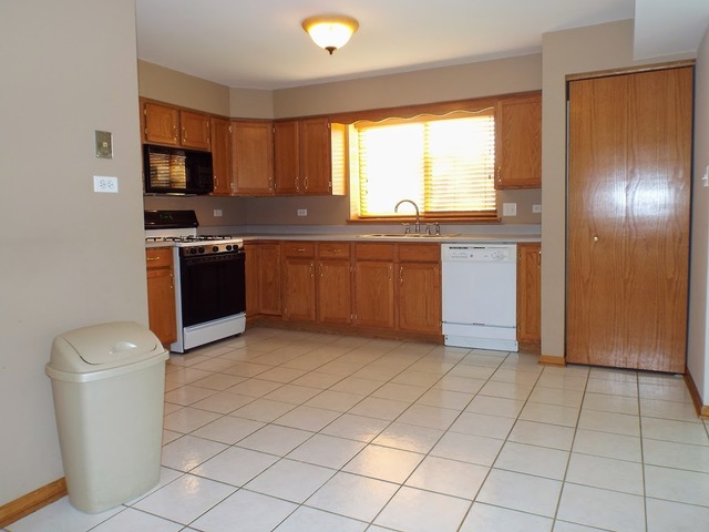 18206 Rita Road, Unit 2D Tinley Park, IL 60477 - Photo 12 of 31