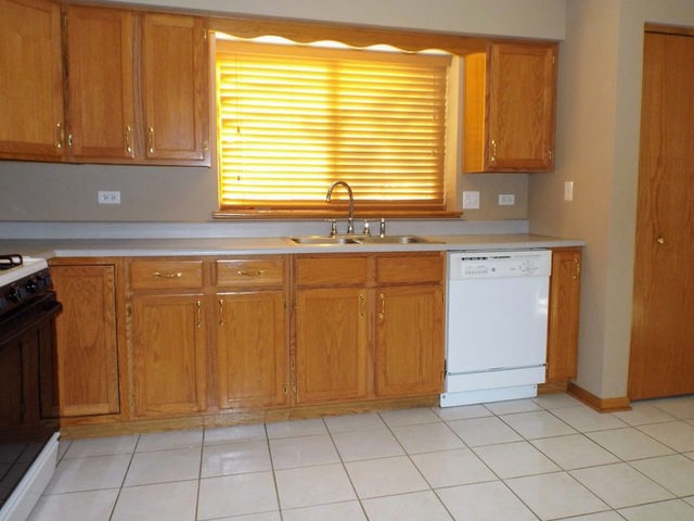 18206 Rita Road, Unit 2D Tinley Park, IL 60477 - Photo 13 of 31