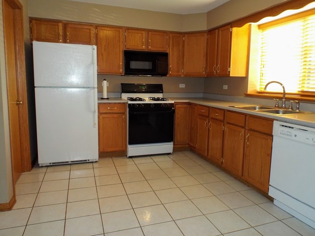18206 Rita Road, Unit 2D Tinley Park, IL 60477 - Photo 10 of 31