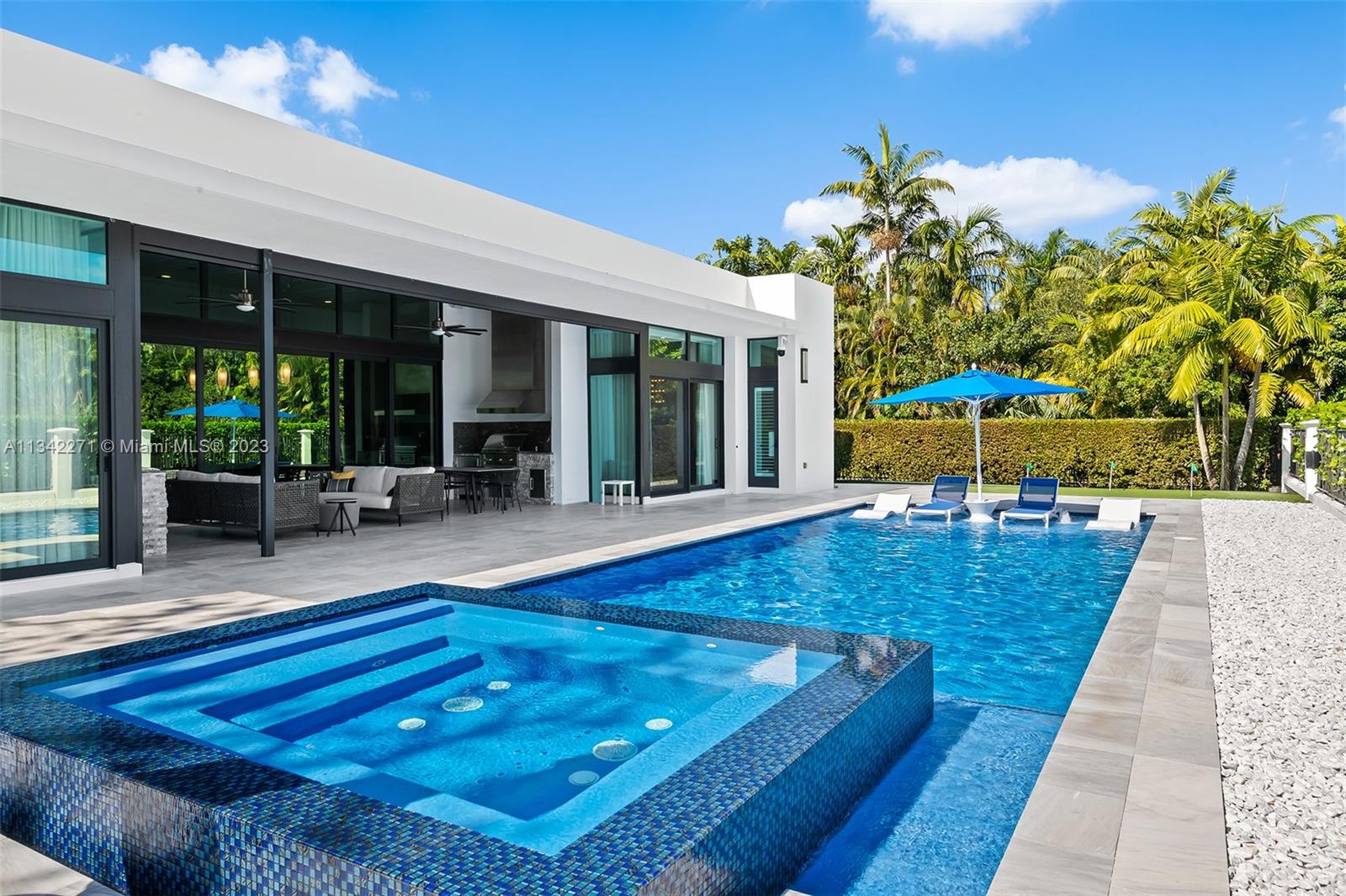 2610 Oak Park Drive Davie, FL 33325 - Photo 39 of 60 a swimming pool with outdoor seating and yard