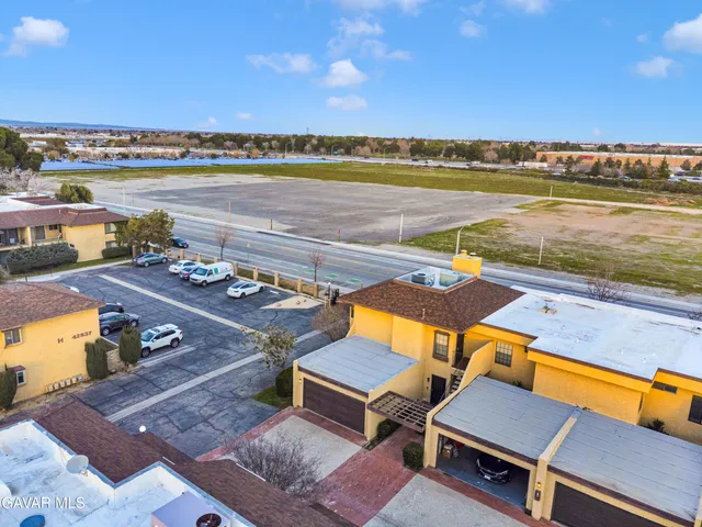 $344,900 | 42821 15th Street West, Unit 1, Lancaster, CA 93534
