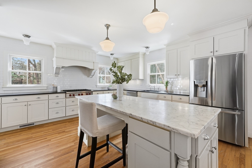 136 Cedar Street Lexington, MA 02421 - Photo 10 of 42