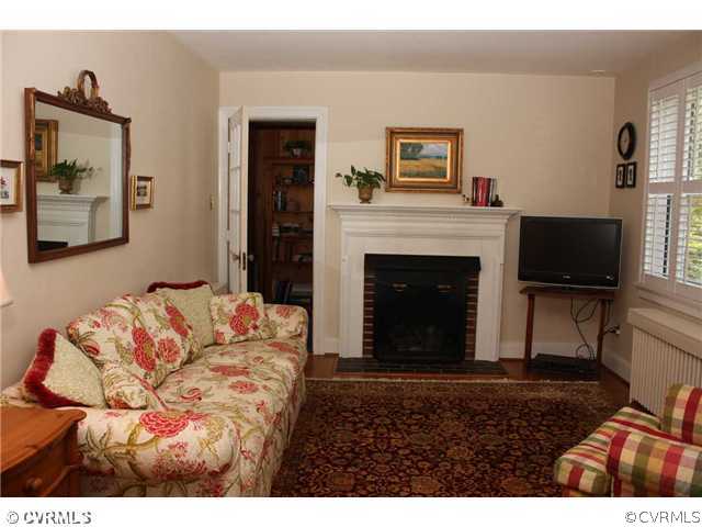 1104 Skipwith Road Richmond, VA 23229 - Photo 3 of 12 Living Room