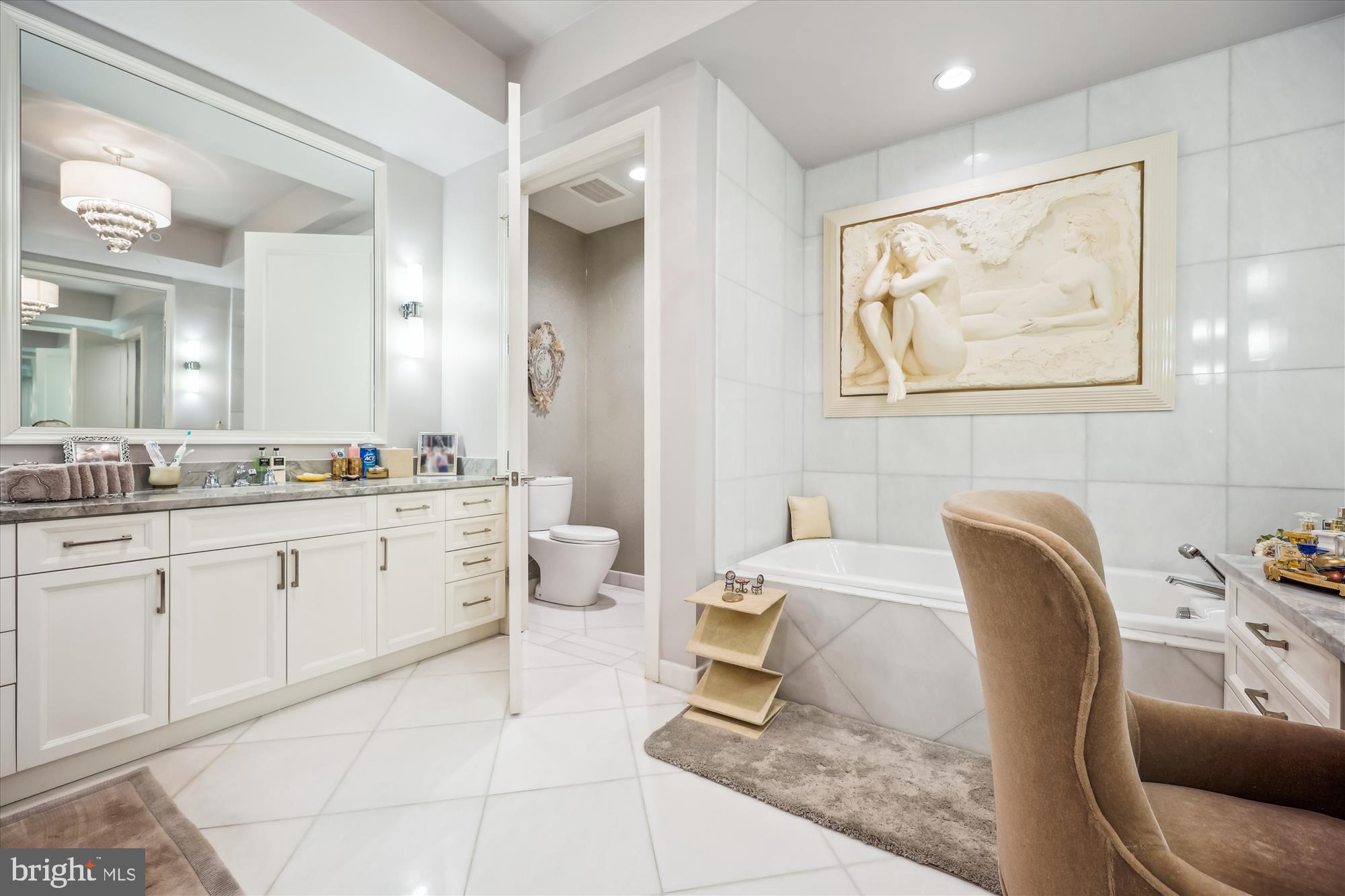 8121 River Road, Unit 451 Bethesda, MD 20817 - Photo 49 of 94 Primary Bath