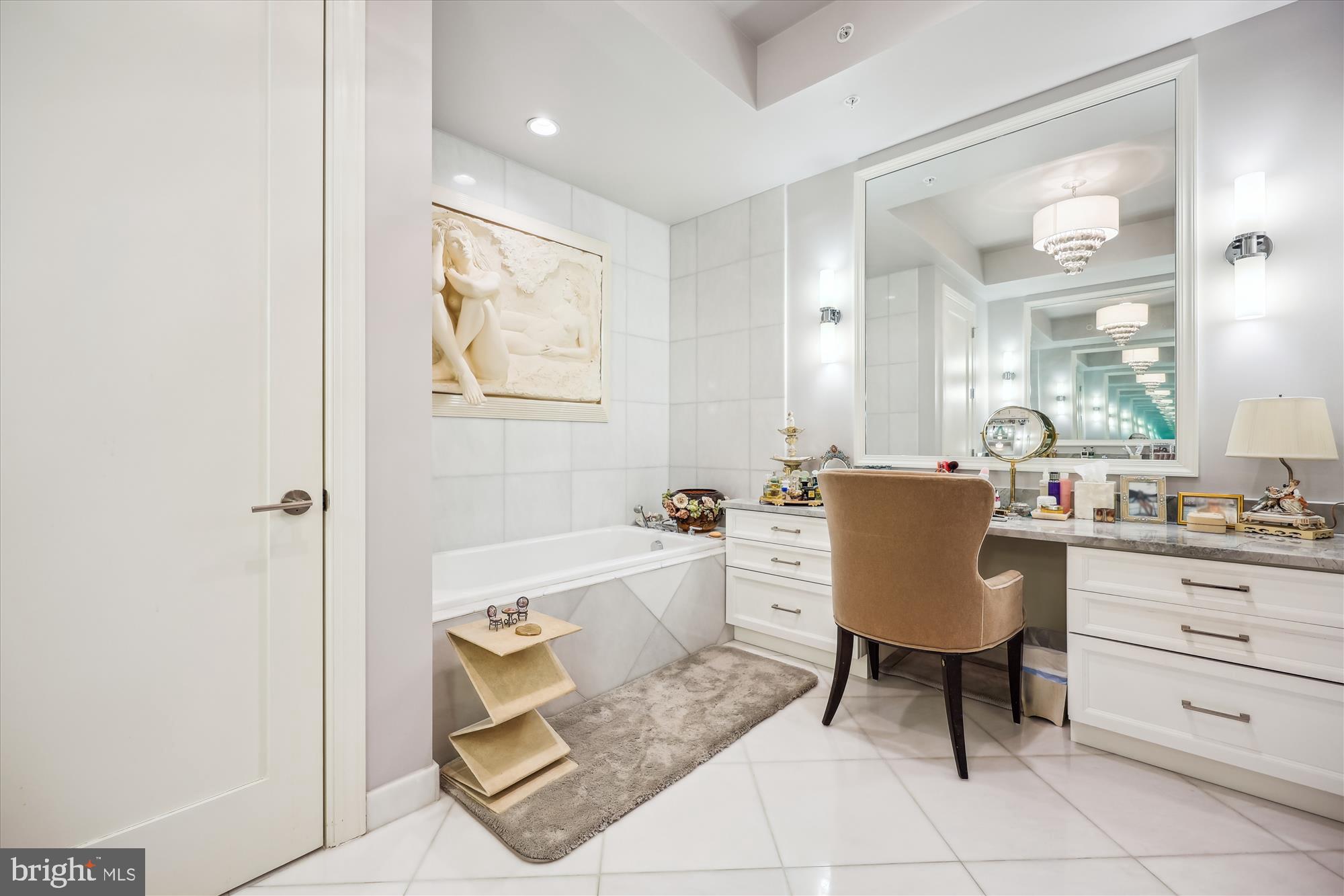 8121 River Road, Unit 451 Bethesda, MD 20817 - Photo 50 of 94 Primary Bath