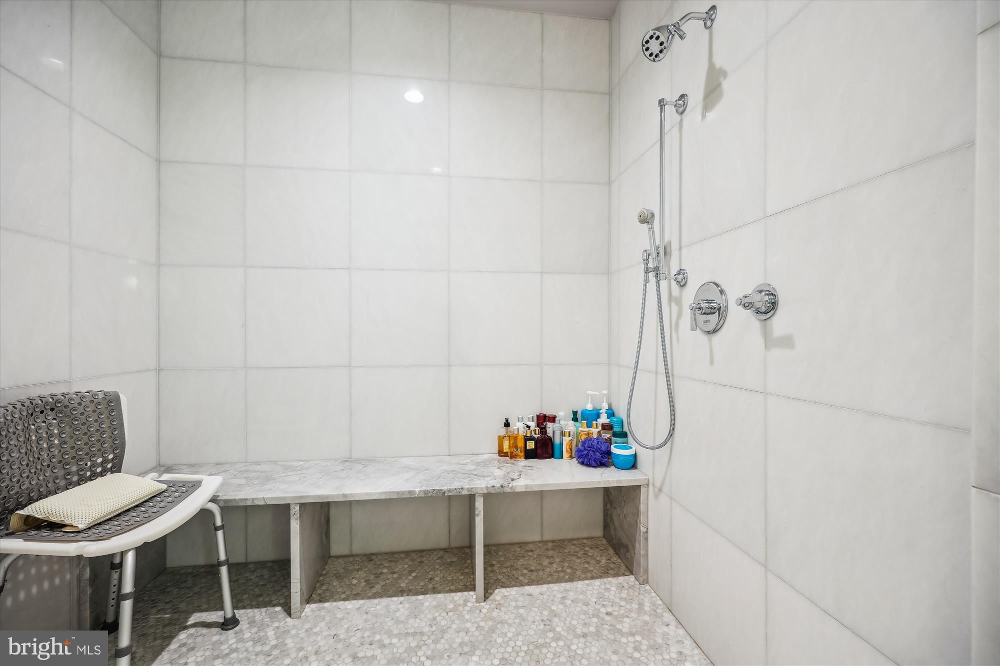 8121 River Road, Unit 451 Bethesda, MD 20817 - Photo 52 of 94 a room with a table and a potted plant