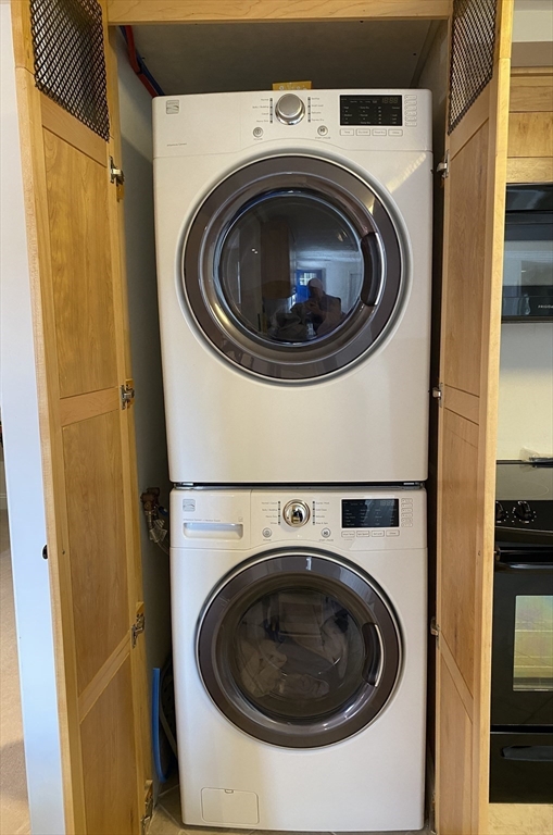 46 Griffin Road Framingham, MA 01701 - Photo 9 of 22 a utility room with dryer and washer