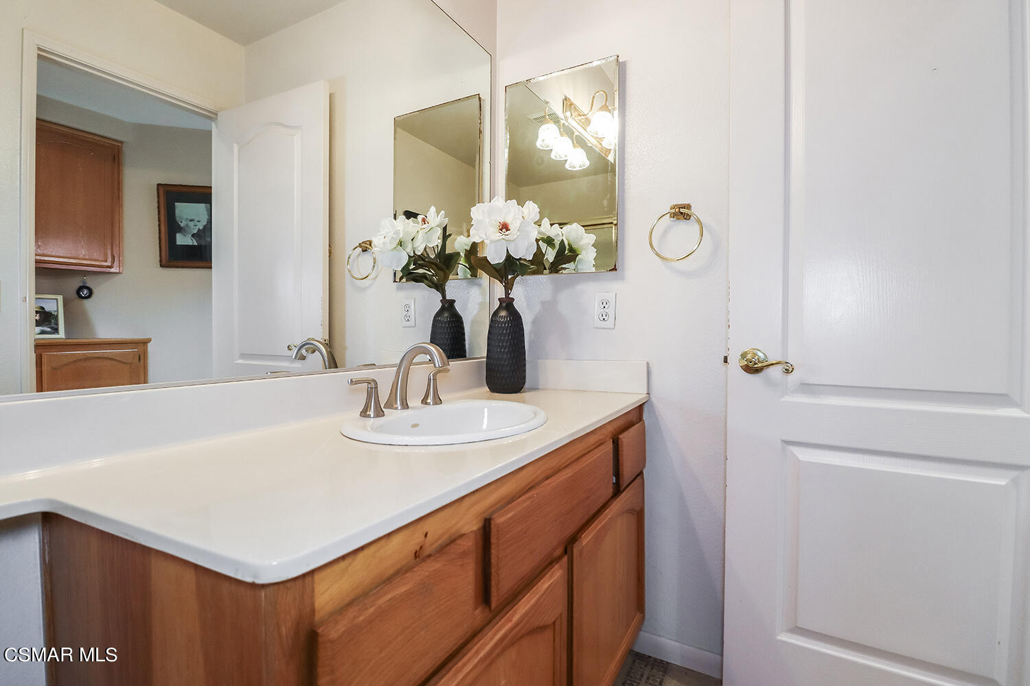 7176 University Drive Moorpark, CA 93021 - Photo 37 of 74 iHall Bath2