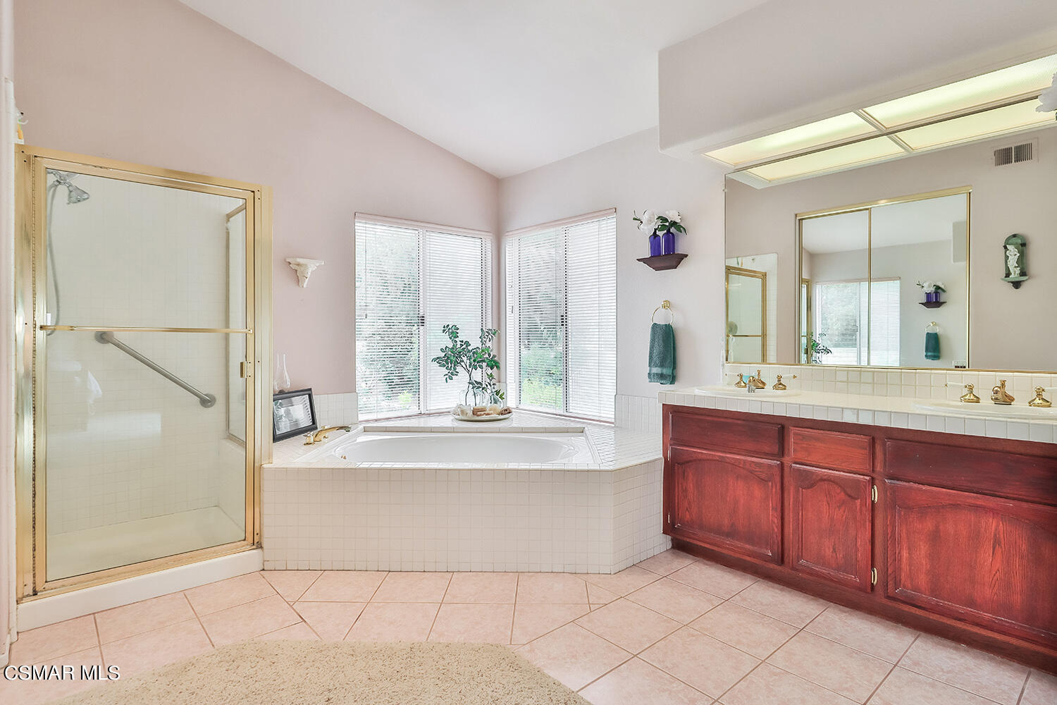 7176 University Drive Moorpark, CA 93021 - Photo 46 of 74 a large bathroom with a tub a sink and mirror