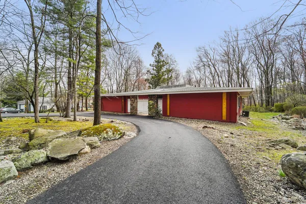 $925,000 | 18 Tamarack Lane, Pomona, NY 10970