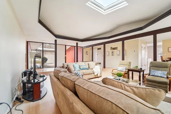 $925,000 | 18 Tamarack Lane, Pomona, NY 10970