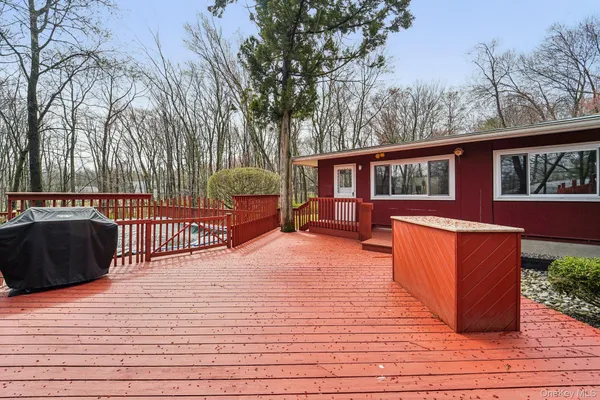 $925,000 | 18 Tamarack Lane, Pomona, NY 10970