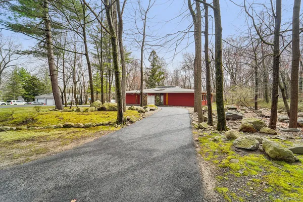 $925,000 | 18 Tamarack Lane, Pomona, NY 10970