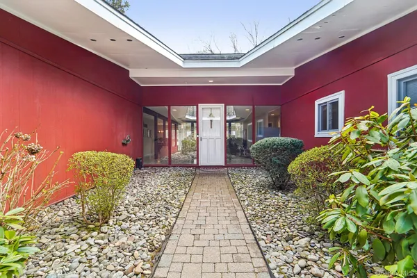 $925,000 | 18 Tamarack Lane, Pomona, NY 10970