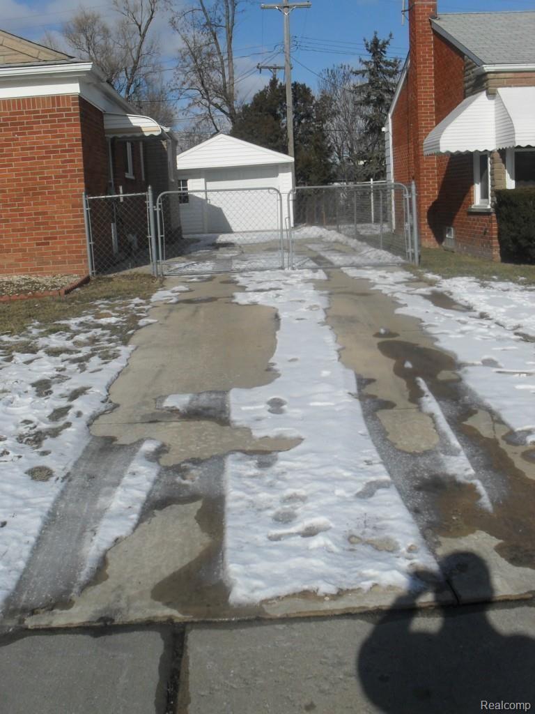 17025 Martin Road Roseville, MI 48066 - Photo 3 of 31 martin 003.jpg
