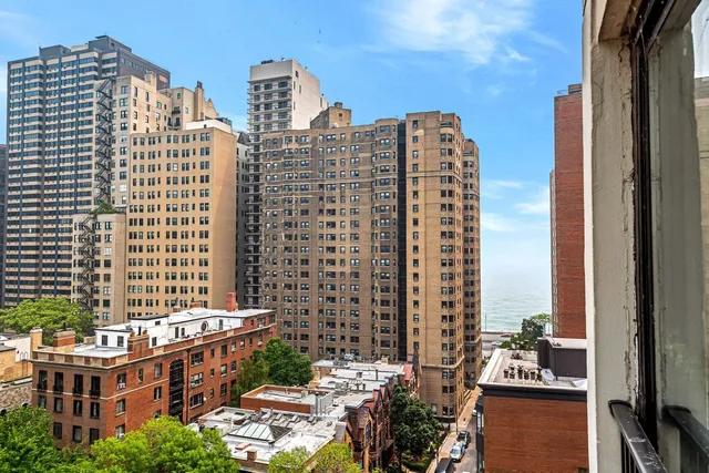 $579,900 | 1 East Schiller Street, Unit 12A, Chicago, IL 60610