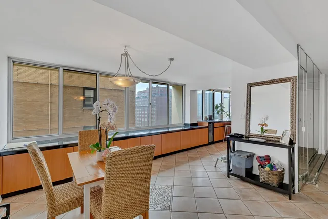 $579,900 | 1 East Schiller Street, Unit 12A, Chicago, IL 60610