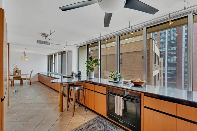 $579,900 | 1 East Schiller Street, Unit 12A, Chicago, IL 60610