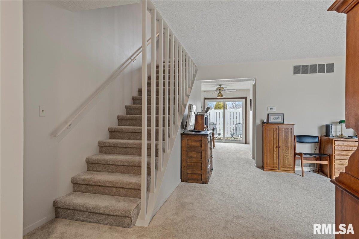 108 Brookside Place Springfield, IL 62704 - Photo 3 of 26 Gallery Image 3