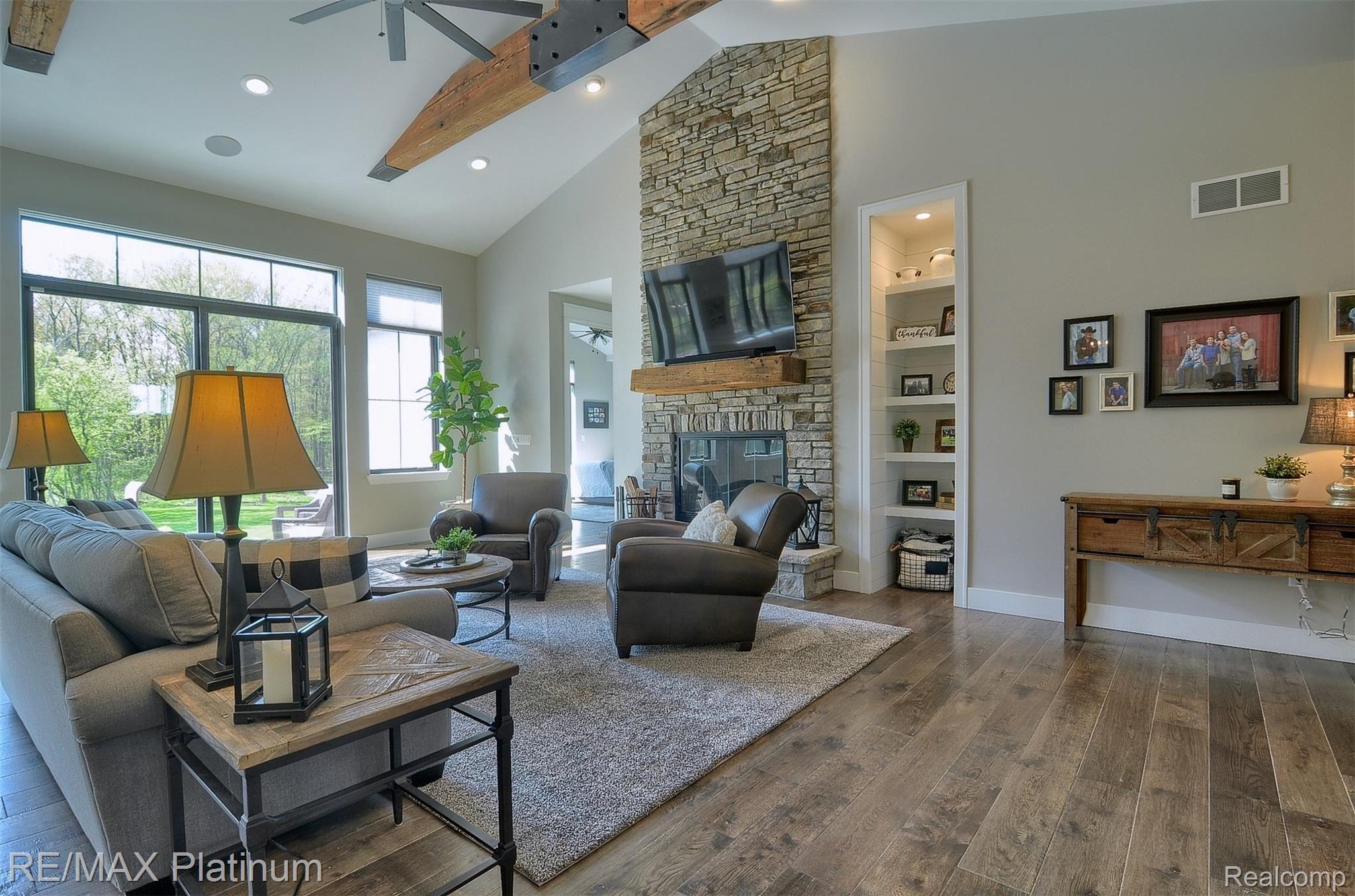 2800 Lannen Road Howell, MI 48855 - Photo 10 of 47 10-Great Room.jpg