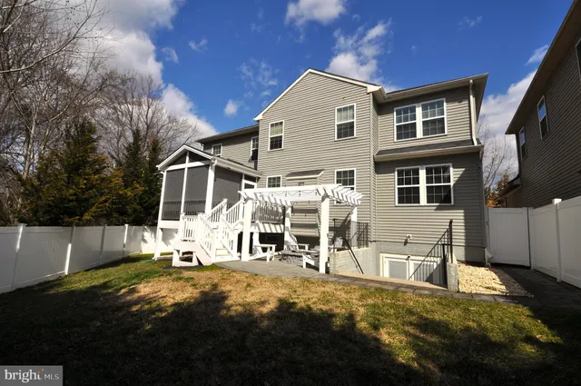 a view of a house with backyard and a tree