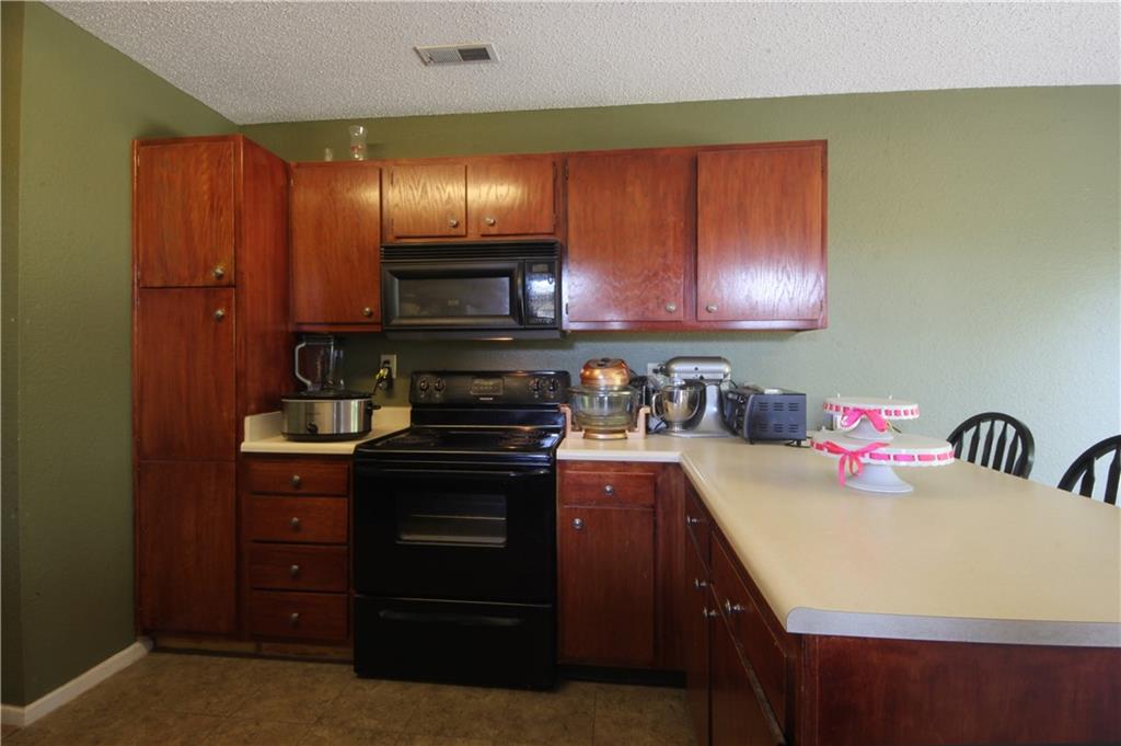 5122 Milhouse Road Indianapolis, IN 46221 - Photo 3 of 11