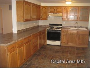 601 West Jackson Street Athens, IL 62613 - Photo 3 of 9 Gallery Image 3
