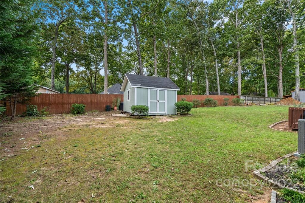 7192 Brookridge Drive Denver, NC 28037 - Photo 28 of 30 a front view of a house with yard and green space