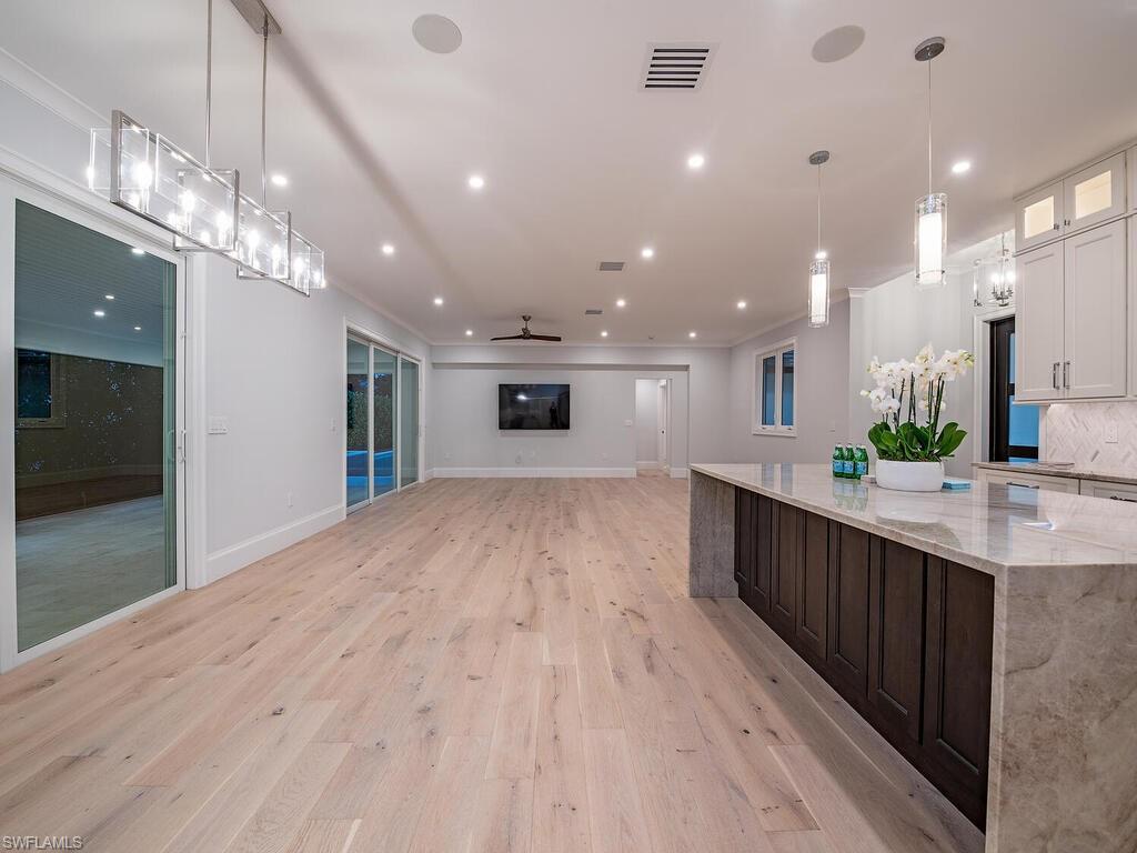 2900 Crayton Road Naples, FL 34103 - Photo 13 of 39 Gallery Image 13