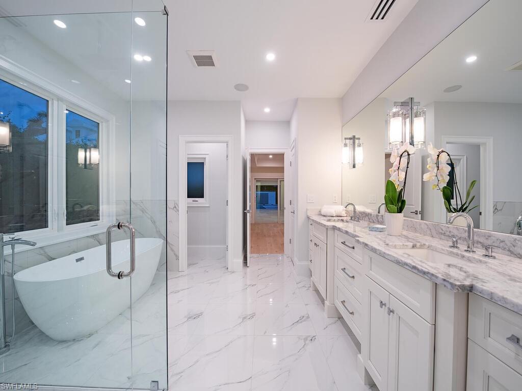 2900 Crayton Road Naples, FL 34103 - Photo 15 of 39 Gallery Image 15