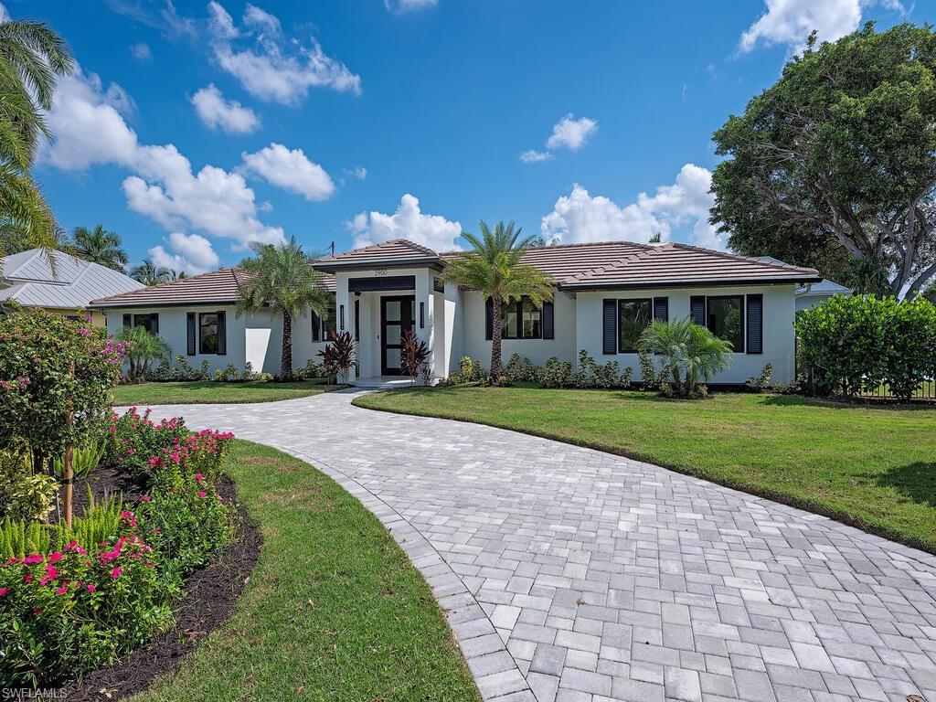 2900 Crayton Road Naples, FL 34103 - Photo 25 of 39 Gallery Image 25