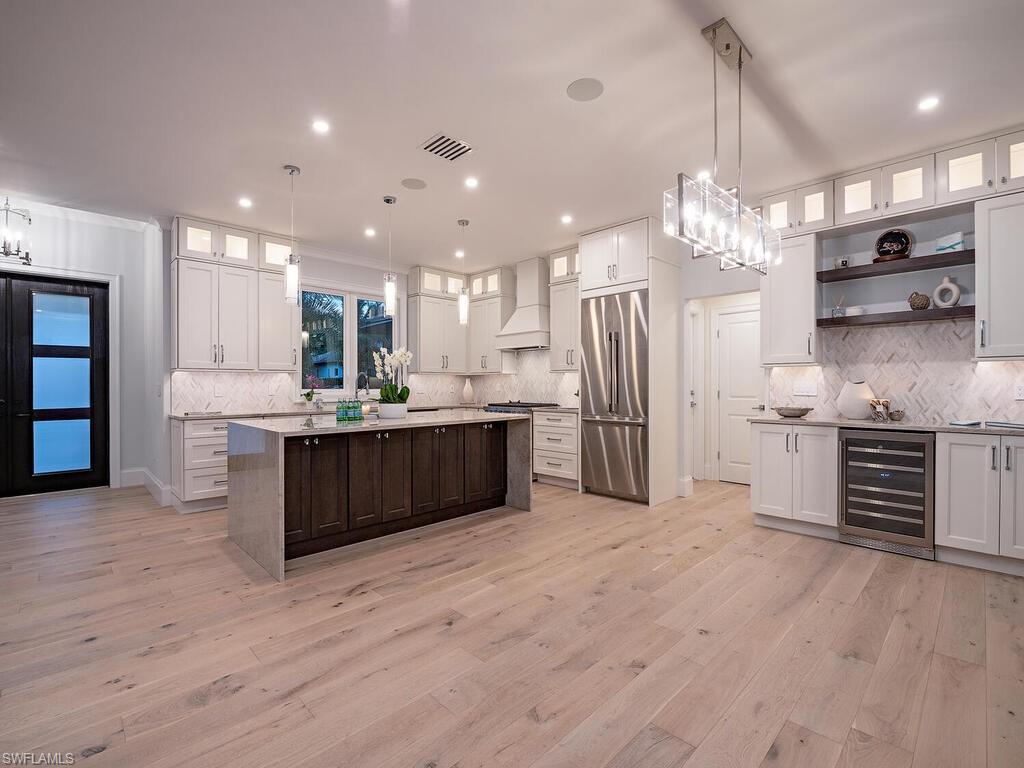 2900 Crayton Road Naples, FL 34103 - Photo 3 of 39 Gallery Image 3