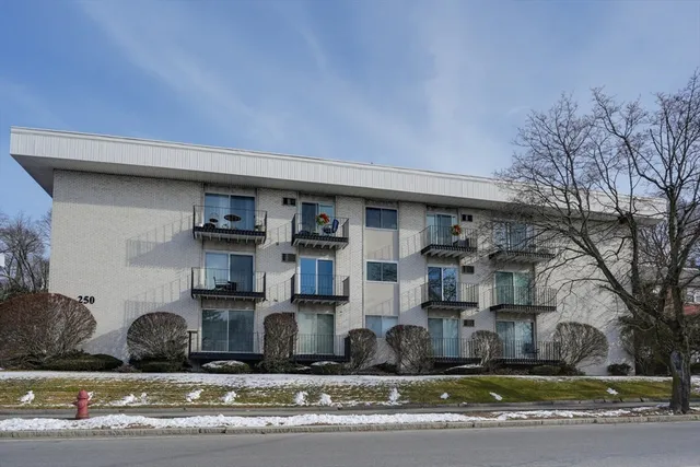 $275,000 | 250 Nesmith Street, Unit A11, Lowell, MA 01852