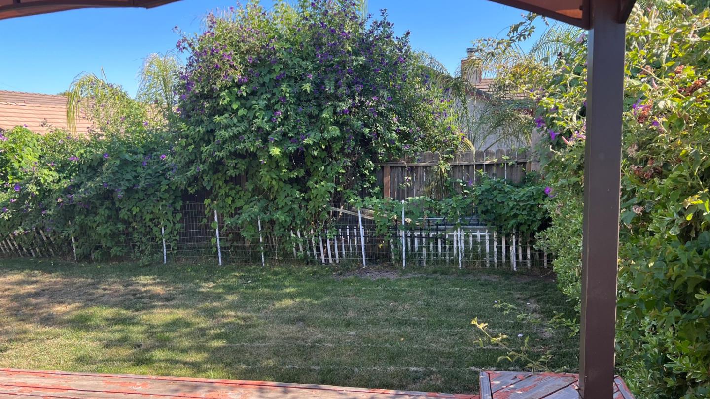 4259 Merced Circle Antioch, CA 94531 - Photo 20 of 21 a view of a yard with large trees and plants