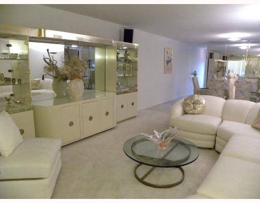 3202 Portofino Point, Unit L2 Coconut Creek, FL 33066 - Photo 2 of 9 Living Room